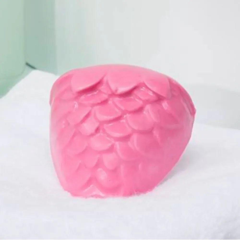 Lush Strawberry Picking Facial Wash Gummy 2.1 Oz